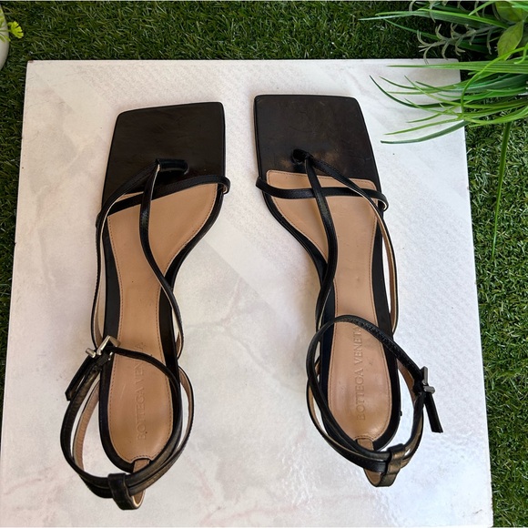 BOTTEGA VENETA
Stretch strap sandals Mid Heel 1.8”
$990 size 37  with dust bag - Picture 15 of 17